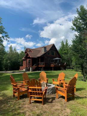 Ski Chalet btwn SundayRiver & MtAbram